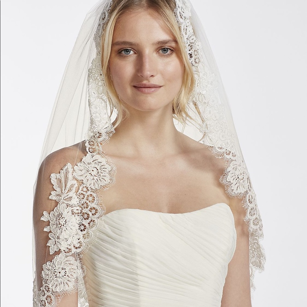 Trailing Lace Mantilla Veil